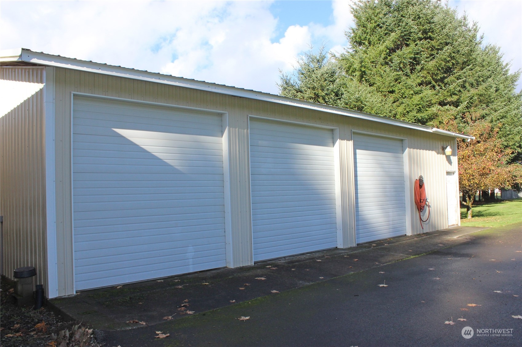 9441 Gastaeson Lane Southwest Rochester, WA 98579 - Photo 37 of 40 a view of a garage