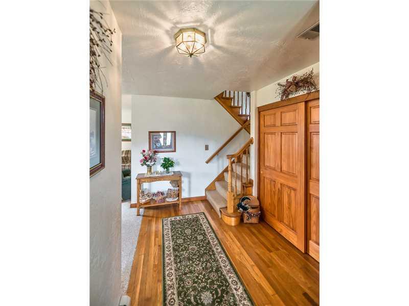 1531 Anderson Road Pittsburgh, PA 15209 - Photo 3 of 18 Entry/Foyer.