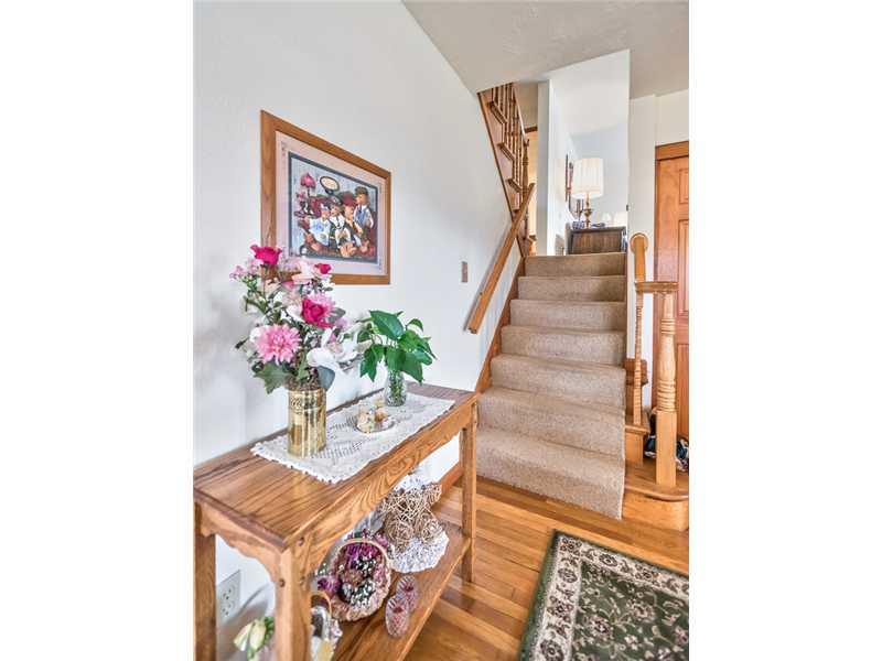 1531 Anderson Road Pittsburgh, PA 15209 - Photo 4 of 18 Entry/Foyer.