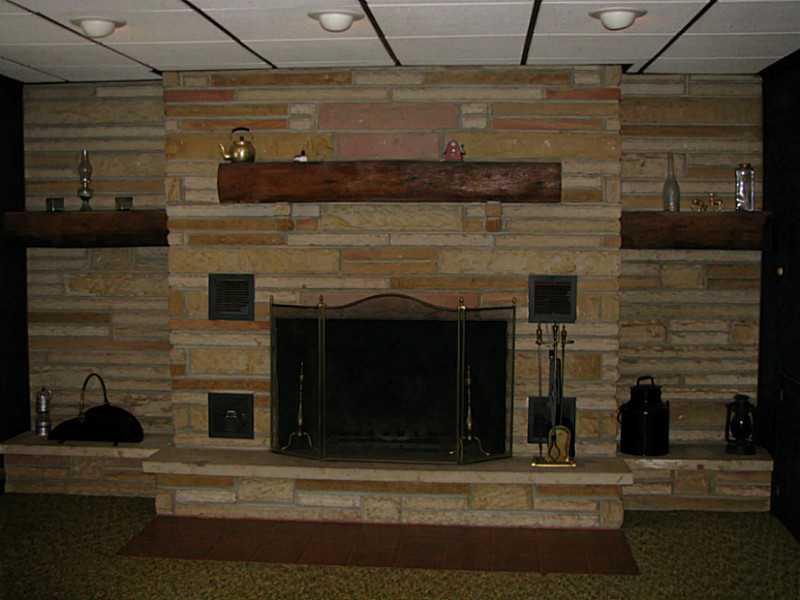 467 Rainey Road Eighty Four, PA 15330 - Photo 6 of 16 Den/Family/Great Room.