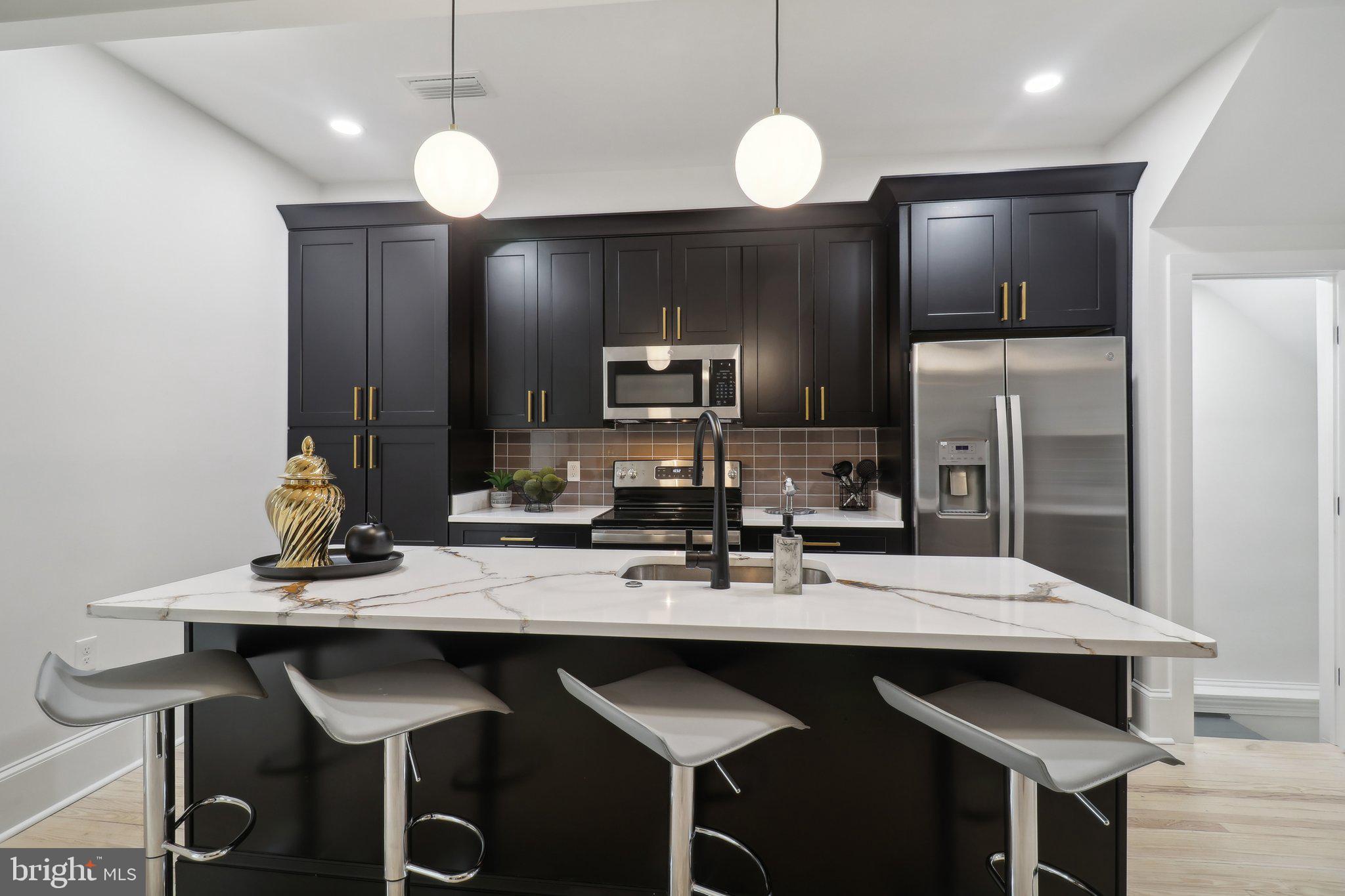 639 Columbia Road Northwest Washington, DC 20001 - Photo 17 of 51 Deep Black soft-close cabinets