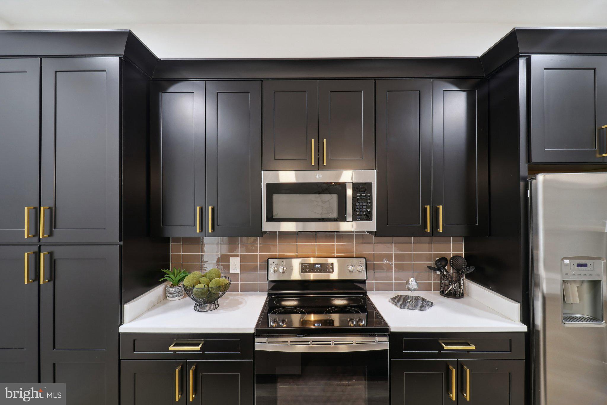 639 Columbia Road Northwest Washington, DC 20001 - Photo 18 of 51 State of the art Gourmet Kitchen