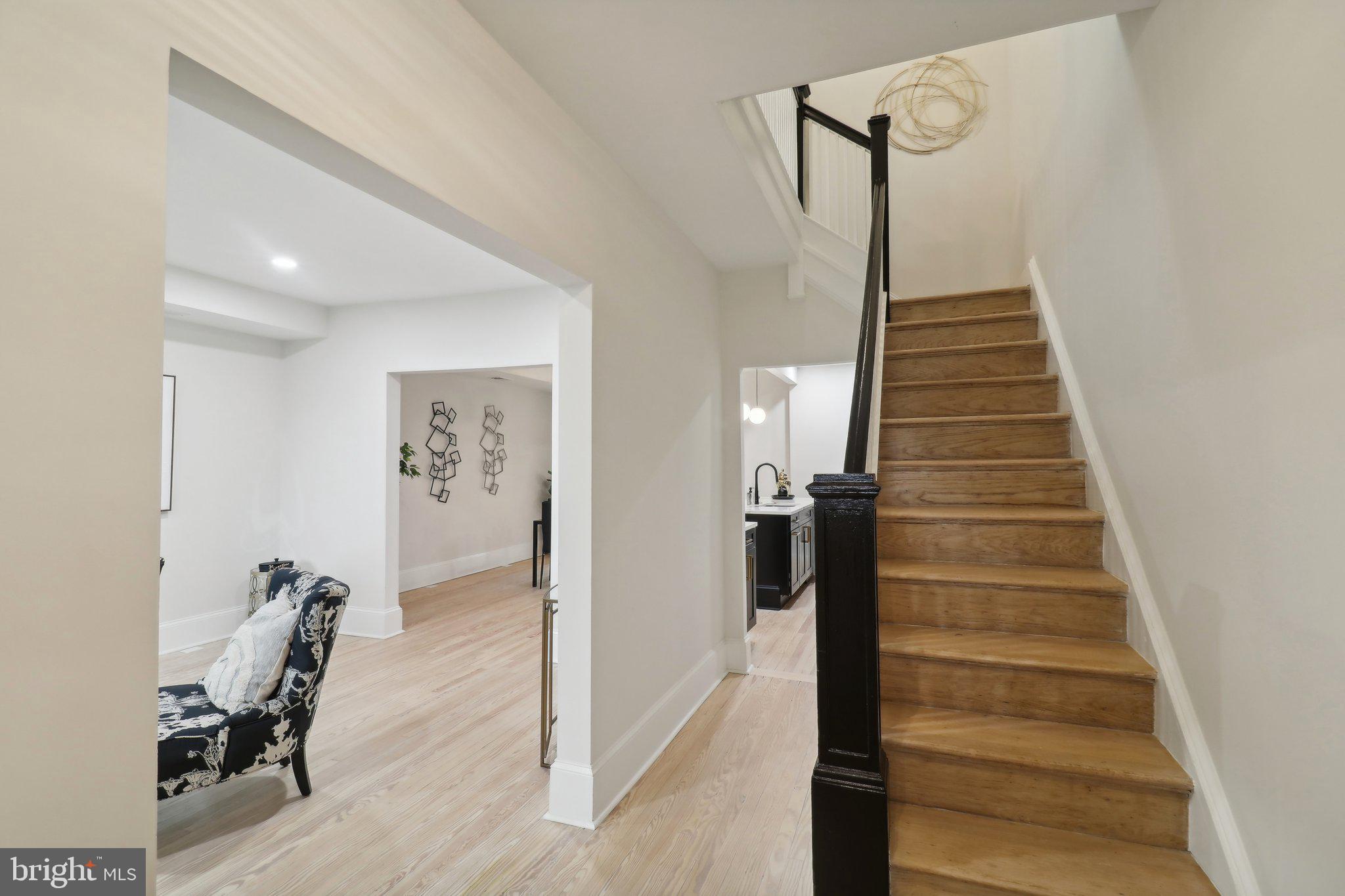 639 Columbia Road Northwest Washington, DC 20001 - Photo 21 of 51 Open Foyer