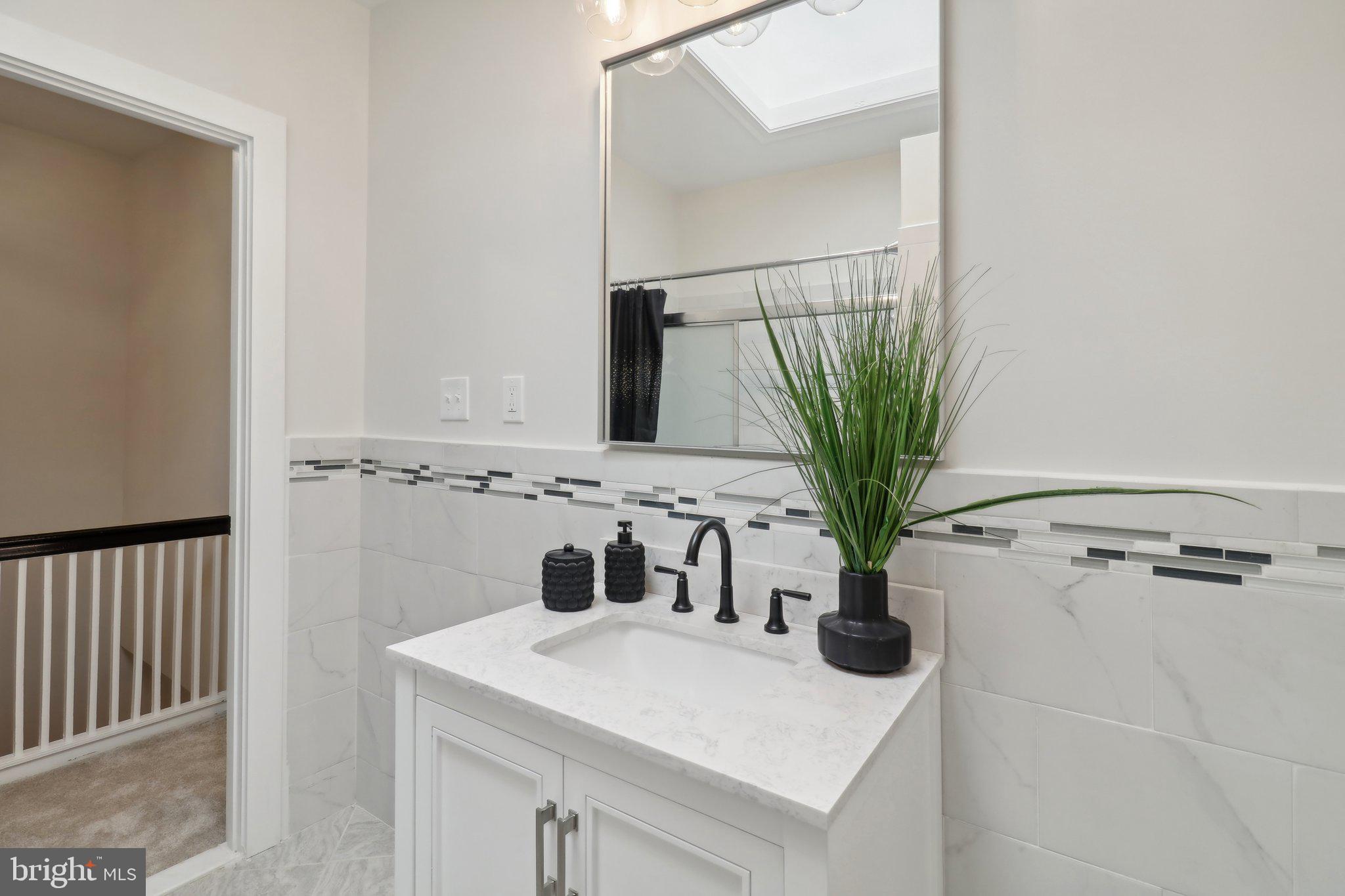 639 Columbia Road Northwest Washington, DC 20001 - Photo 36 of 51 Bathroom #1