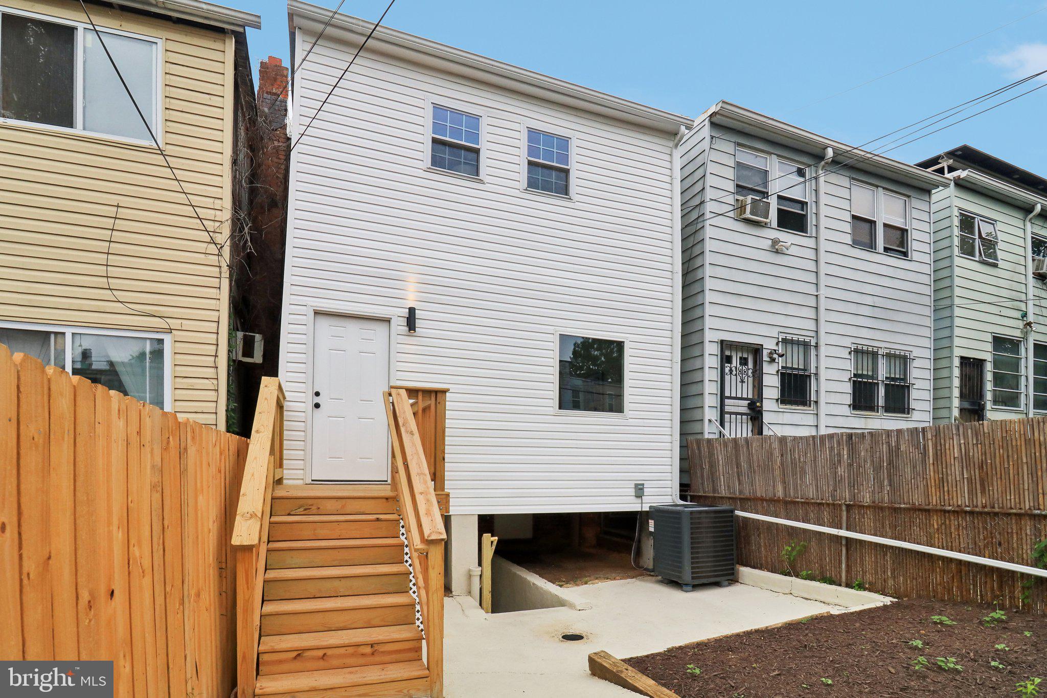 639 Columbia Road Northwest Washington, DC 20001 - Photo 40 of 51 Open Backyard