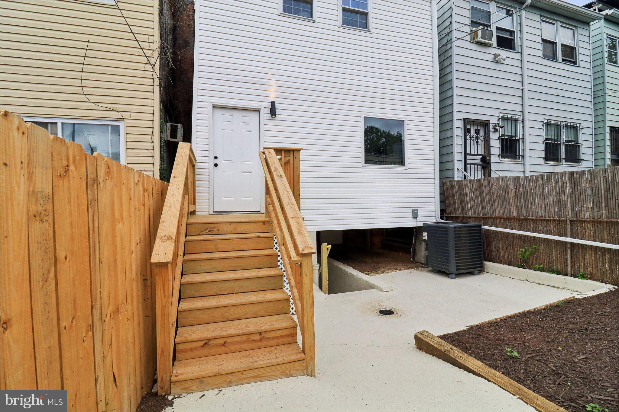639 Columbia Road Northwest Washington, DC 20001 - Photo 43 of 51 Open Backyard