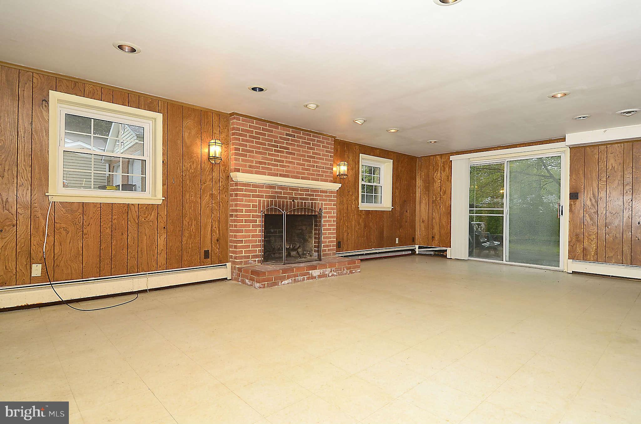 114 Claiborne Road Edgewater, MD 21037 - Photo 21 of 26 Family Room