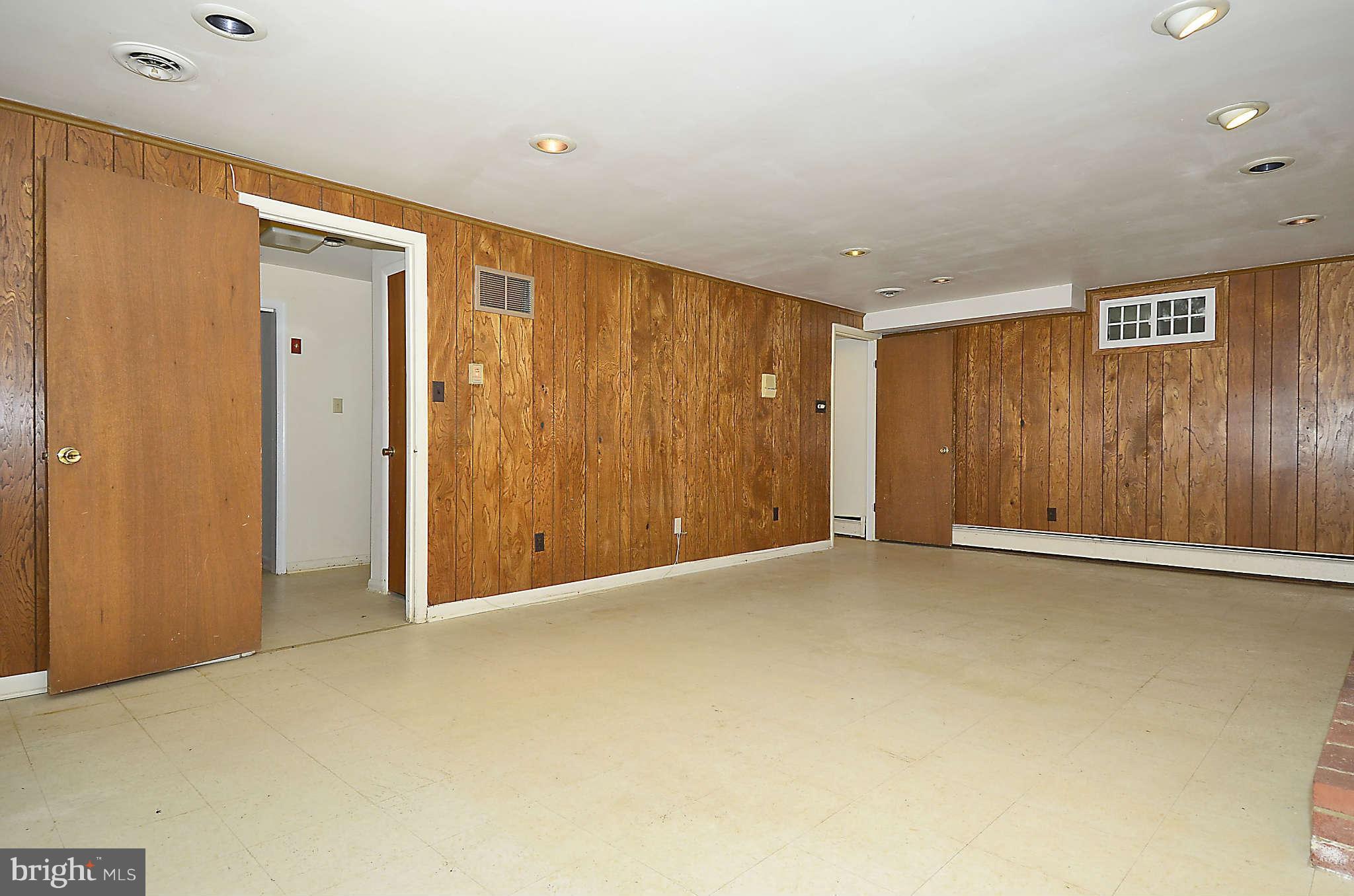 114 Claiborne Road Edgewater, MD 21037 - Photo 22 of 26 Family Room