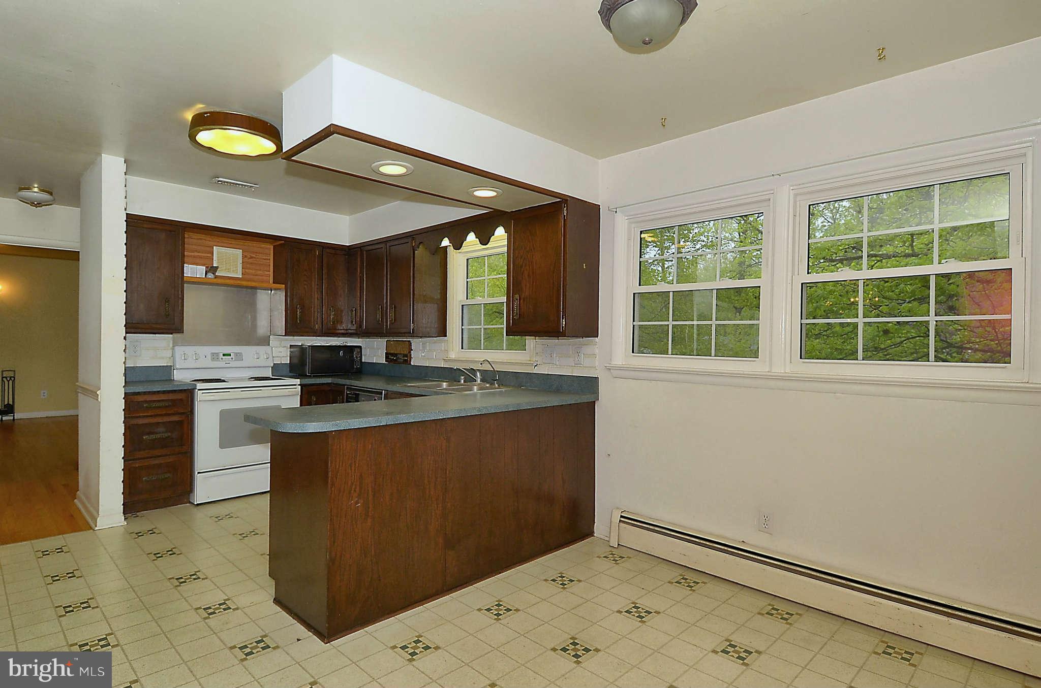 114 Claiborne Road Edgewater, MD 21037 - Photo 10 of 26 Kitchen