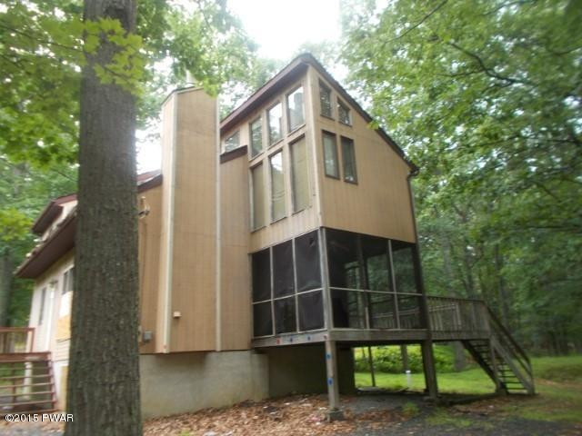 337 Sparrow Loop Bushkill, PA 18324 - Photo 2 of 6