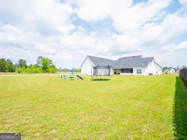 a picture of city view with lake view