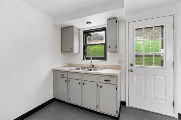 $1,200 | 5406 Verona Road, Verona, PA 15147