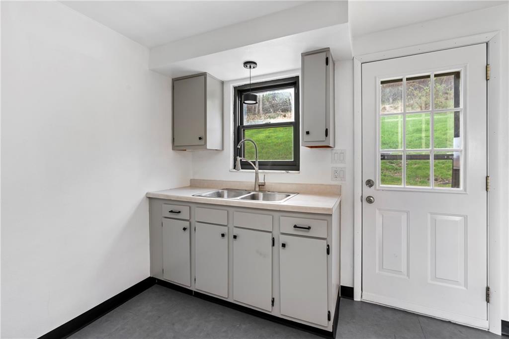 5406 Verona Road Verona, PA 15147 - Photo 5 of 18