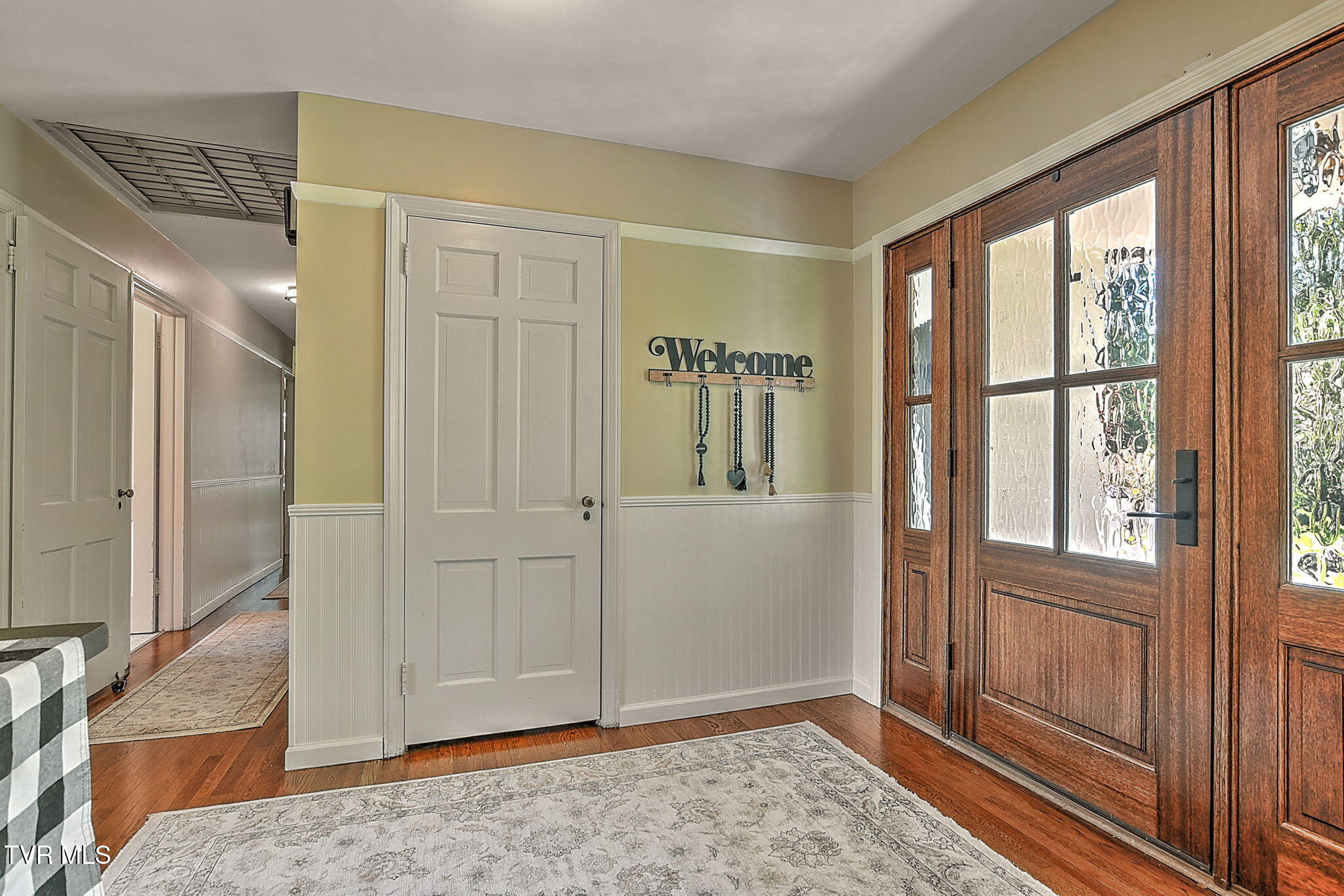 207 Maple Tree Drive Bristol, TN 37620 - Photo 7 of 85 11-web-or-mls-207 Maple Tree GUnit-11