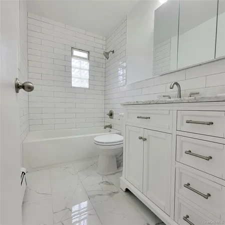 $3,700 | 571 Nassau Boulevard, West Hempstead, NY 11552