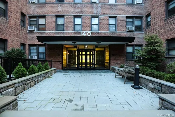 $2,695 | 140 East Hartsdale Avenue, Unit 1G, Hartsdale, NY 10530