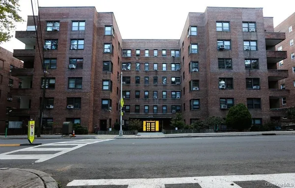 $2,695 | 140 East Hartsdale Avenue, Unit 1G, Hartsdale, NY 10530