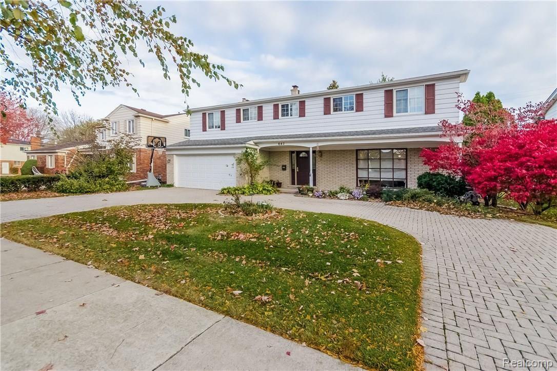 642 Perrien Place Grosse Pointe, MI 48236 - Photo 2 of 44 002-Front_View-2185658-large.jpg