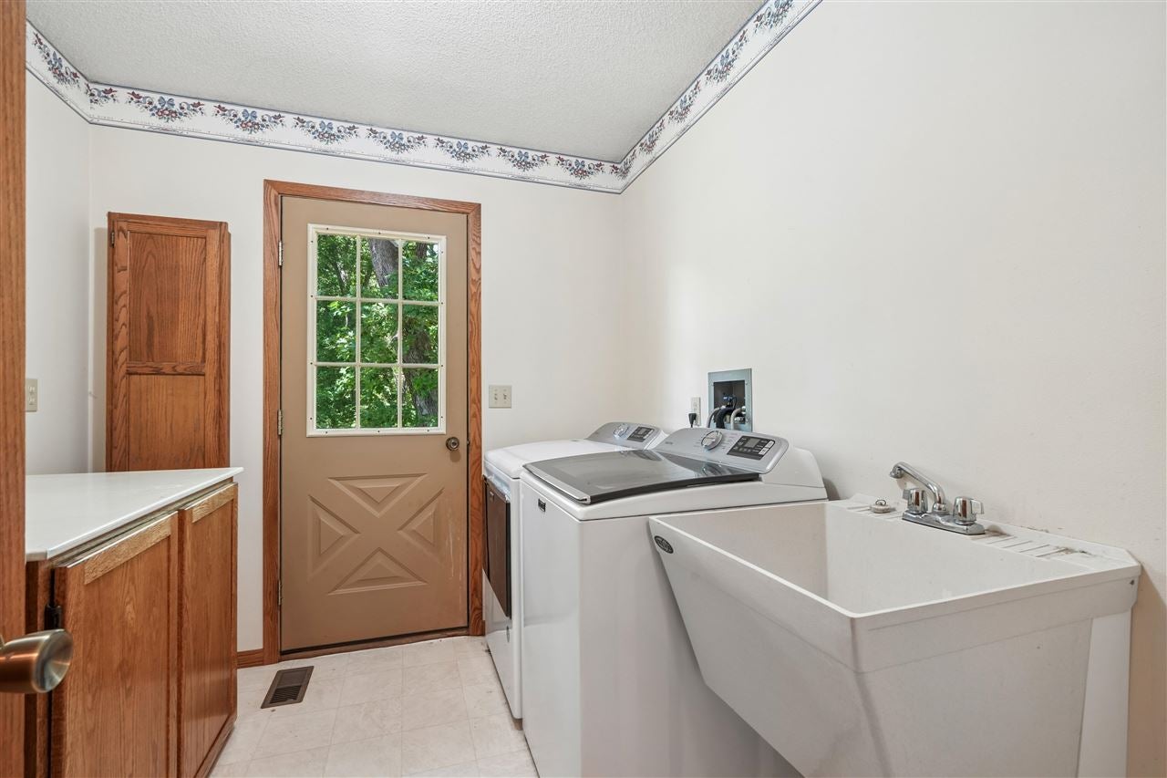 4084 Crestview Road Northeast Solon, IA 52333 - Photo 15 of 41 Gallery Image 15