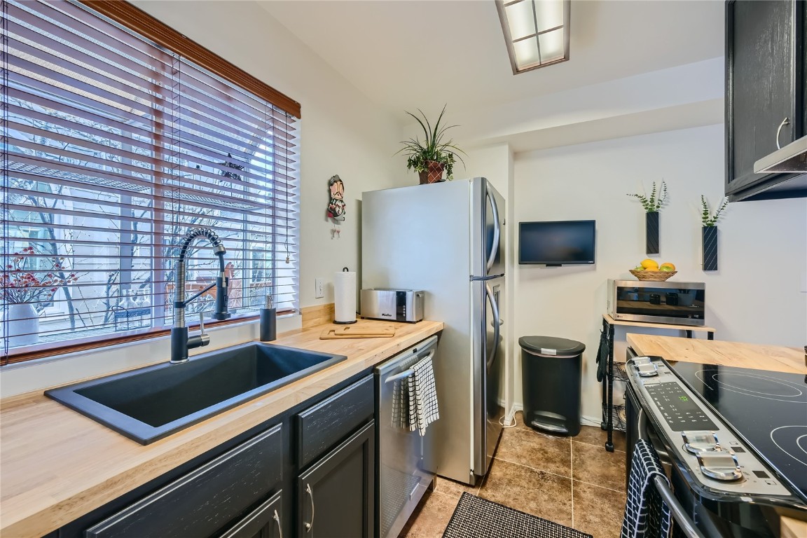 852 Alpine Road Dillon, CO 80435 - Photo 8 of 29 a kitchen that has a sink and a stove top oven