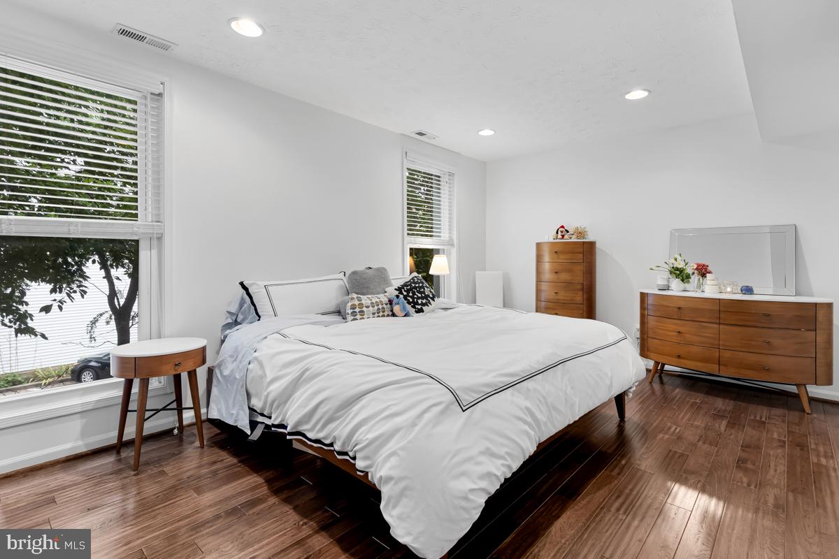 1119 Harvard Street Northwest, Unit R Washington, DC 20009 - Photo 7 of 16 Primary Bedroom
