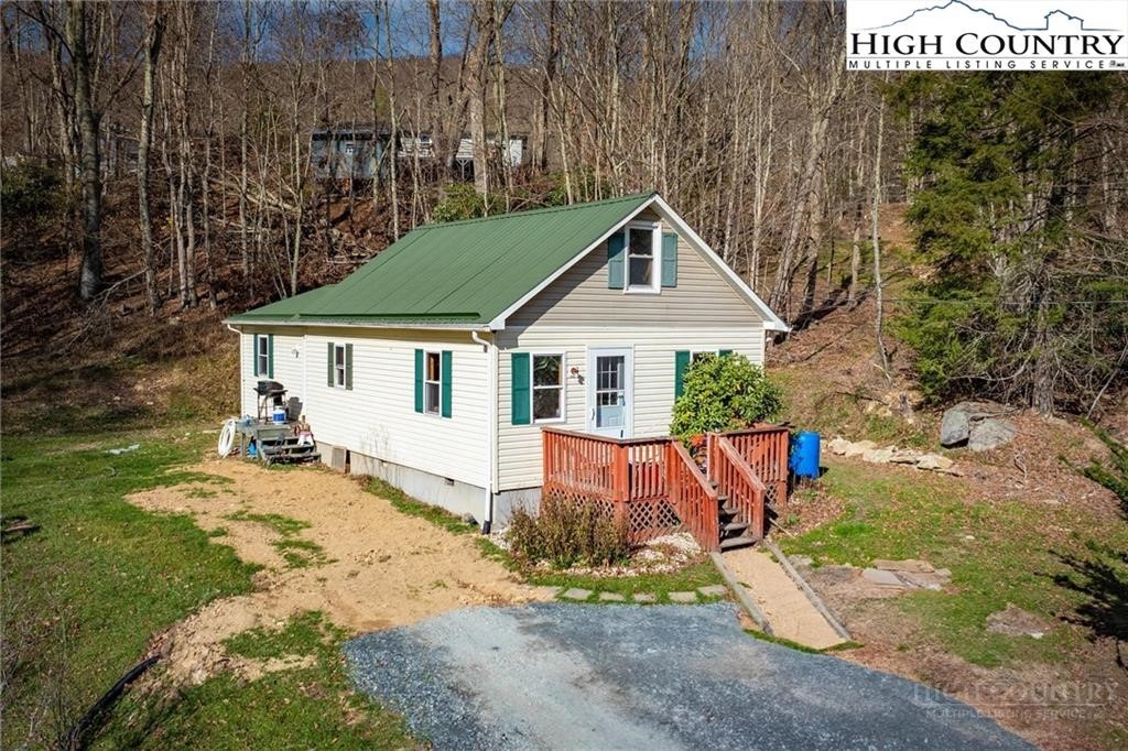344-348 Tumbling Brook Road Banner Elk, NC 28604 - Photo 13 of 35 a view of a house with backyard and sitting area