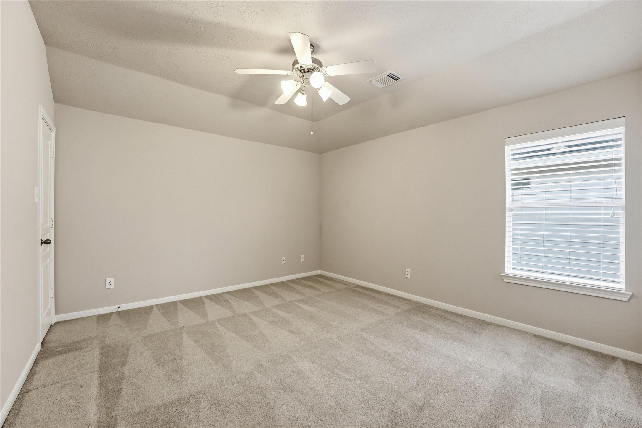 17415 Memorial Mills Drive Spring, TX 77379 - Photo 33 of 39 an empty room with windows and chandelier fan