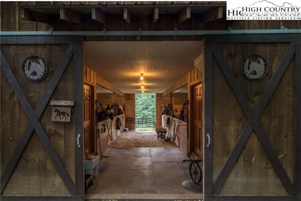 $895,000 | 130 Hawkbill Road, Ferguson, NC 28624