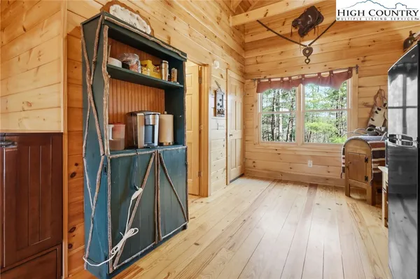 $895,000 | 130 Hawkbill Road, Ferguson, NC 28624