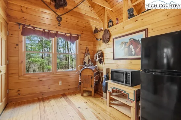 $895,000 | 130 Hawkbill Road, Ferguson, NC 28624