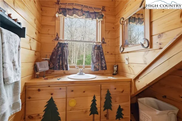 $895,000 | 130 Hawkbill Road, Ferguson, NC 28624