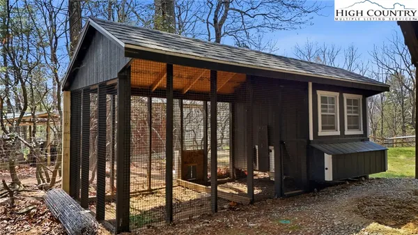 $895,000 | 130 Hawkbill Road, Ferguson, NC 28624