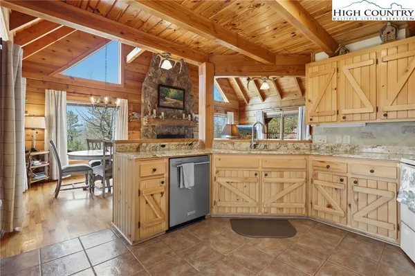 $895,000 | 130 Hawkbill Road, Ferguson, NC 28624