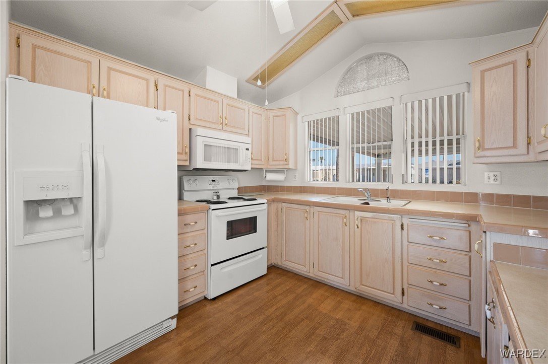2000 Ramar Road, Unit 105 Bullhead City, AZ 86442 - Photo 21 of 72 Kitchen