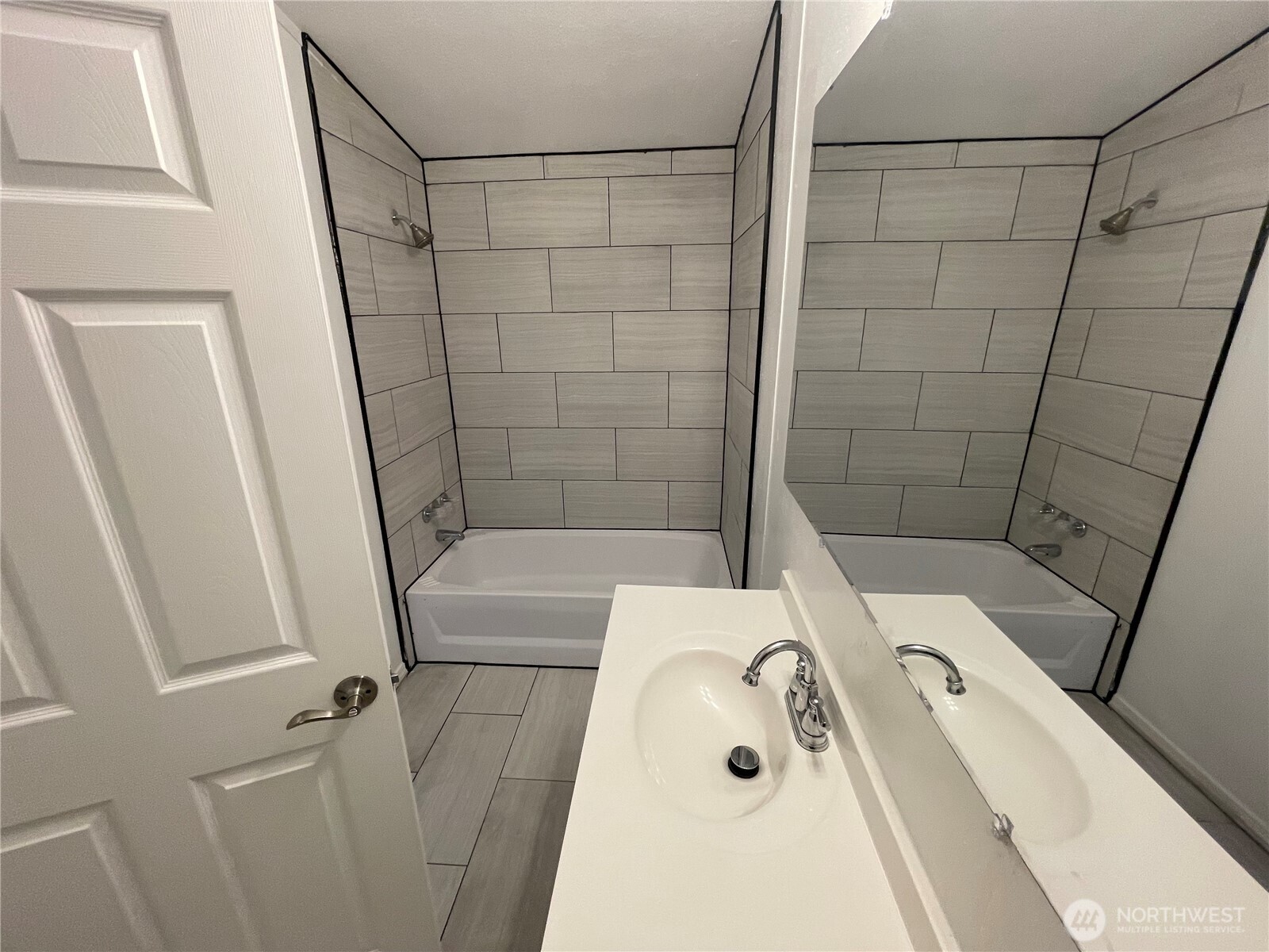 5705 Littlerock Road Southwest, Unit 16 Tumwater, WA 98512 - Photo 16 of 18 a bathroom with a bathtub and a shower