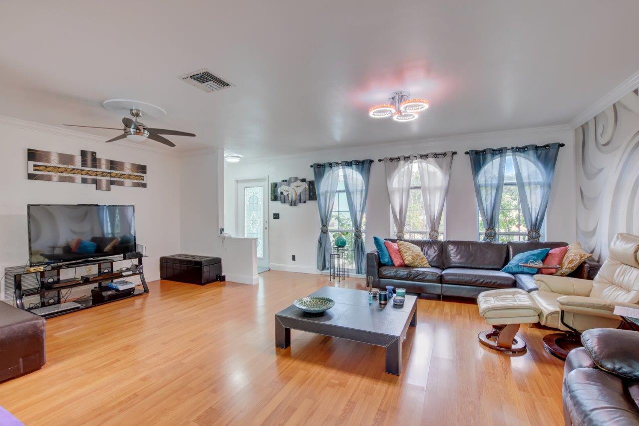 647 Southwest 17th Court Boca Raton, FL 33486 - Photo 8 of 46 NA 647 SW 17th Ct-7