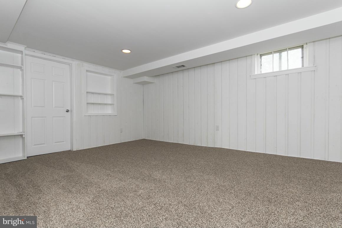 1902 Jasmine Road Baltimore, MD 21222 - Photo 10 of 27 a view of an empty room