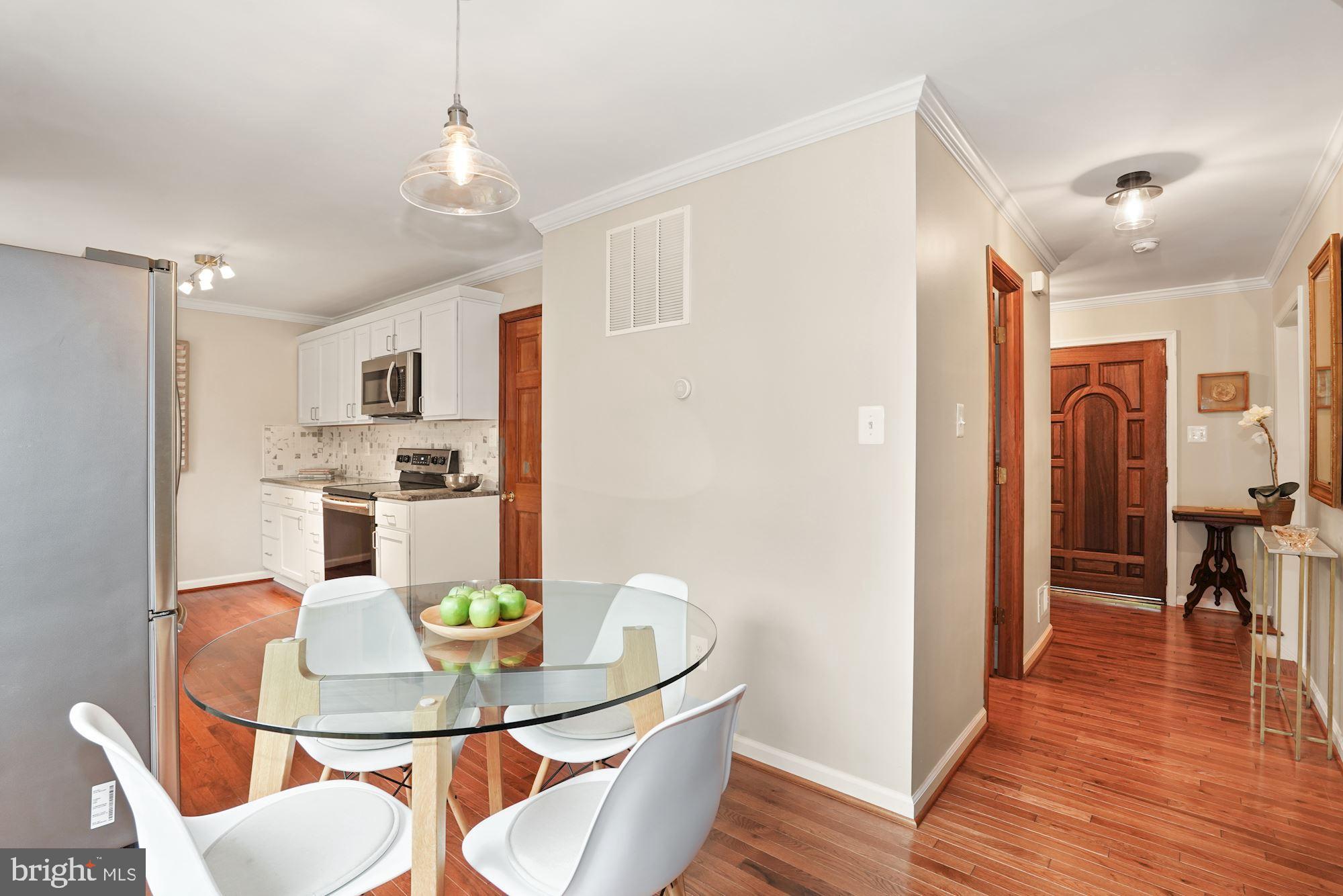 10805 Hunt Club Road Reston, VA 20190 - Photo 12 of 41 Eat-in kitchen