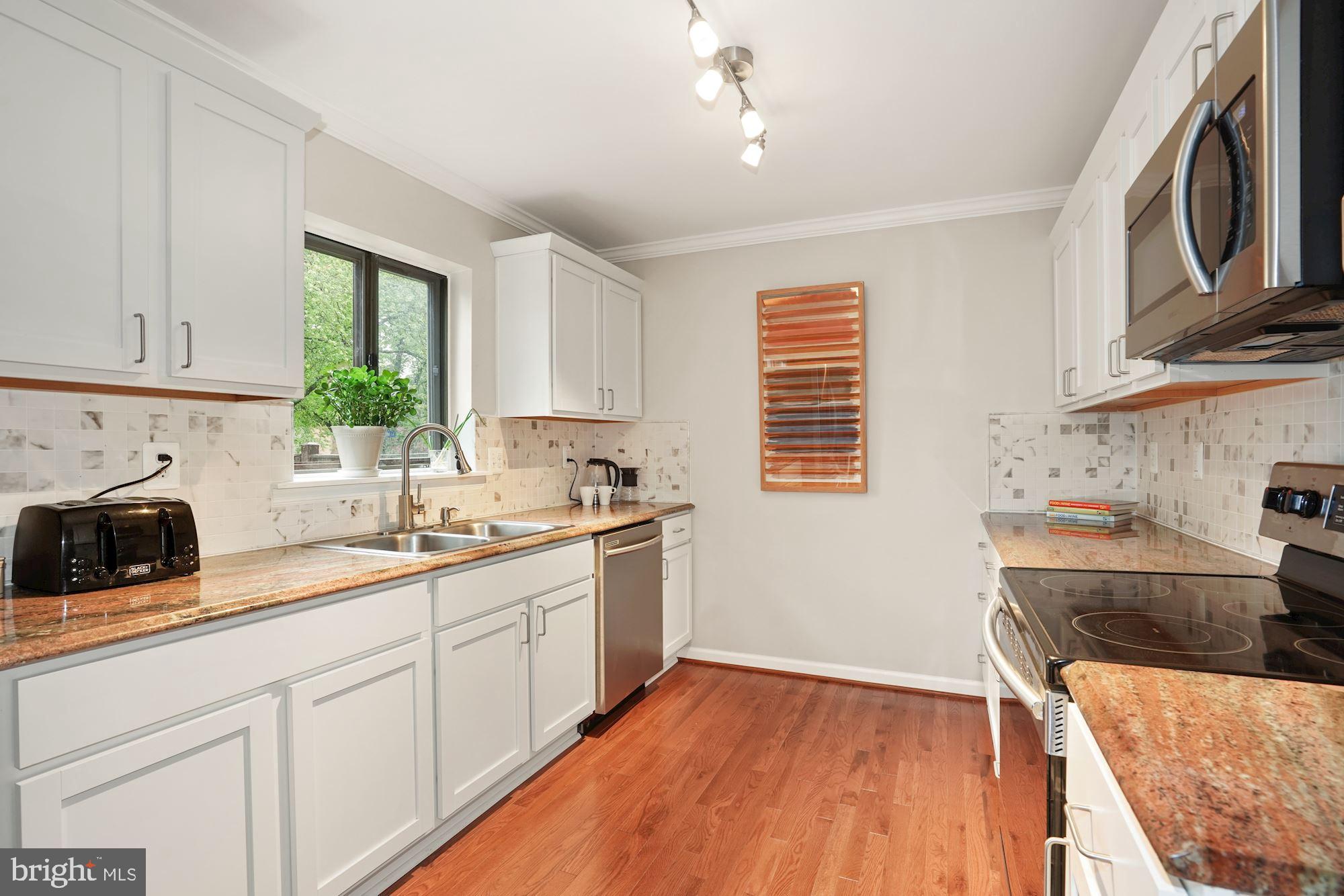 10805 Hunt Club Road Reston, VA 20190 - Photo 13 of 41 Newly renovated kitchen
