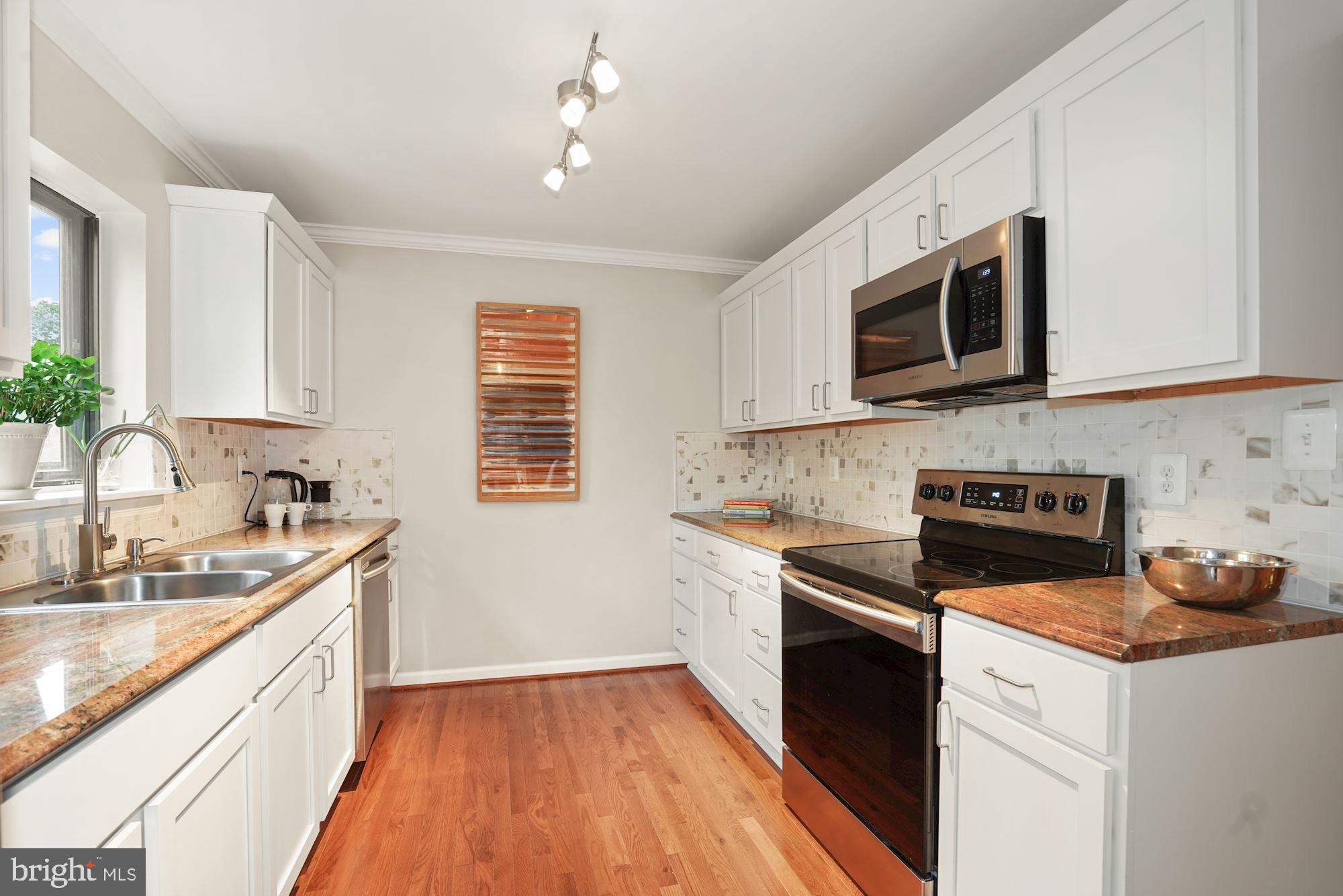 10805 Hunt Club Road Reston, VA 20190 - Photo 14 of 41 Newly renovated kitchen