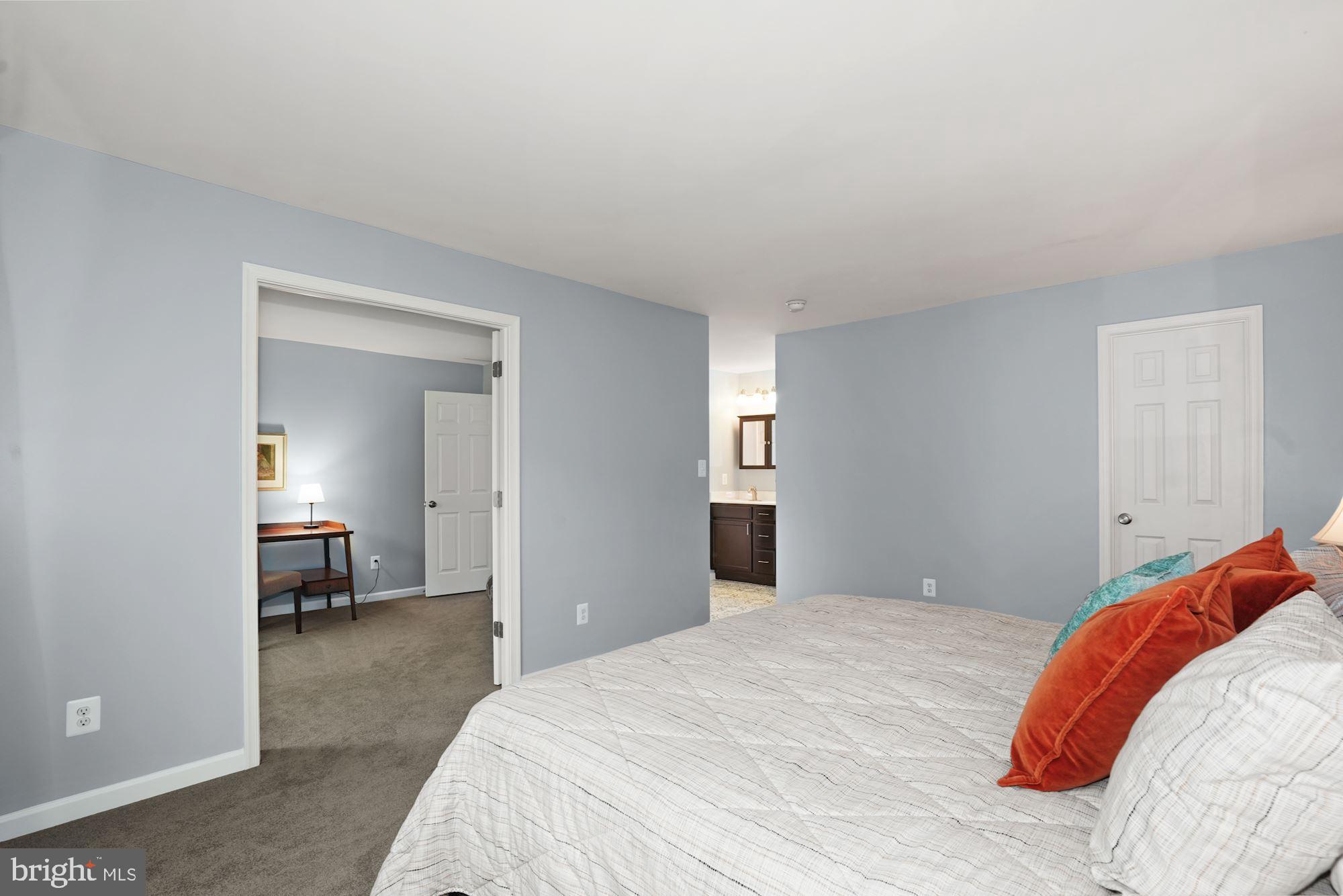 10805 Hunt Club Road Reston, VA 20190 - Photo 21 of 41 Master bedroom - second floor