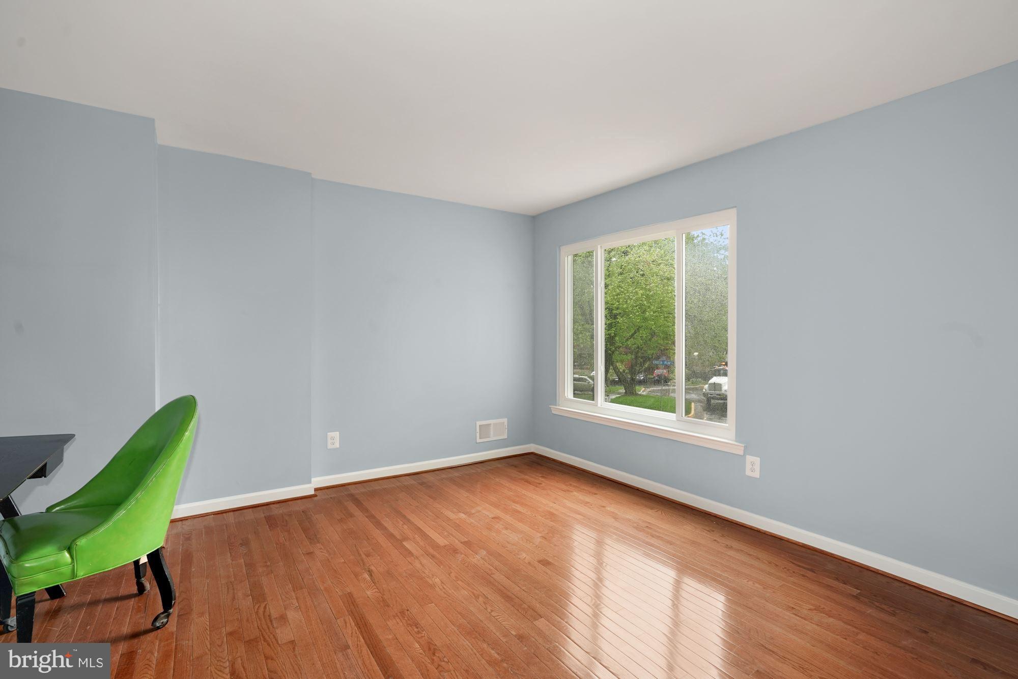 10805 Hunt Club Road Reston, VA 20190 - Photo 29 of 41 Third bedroom