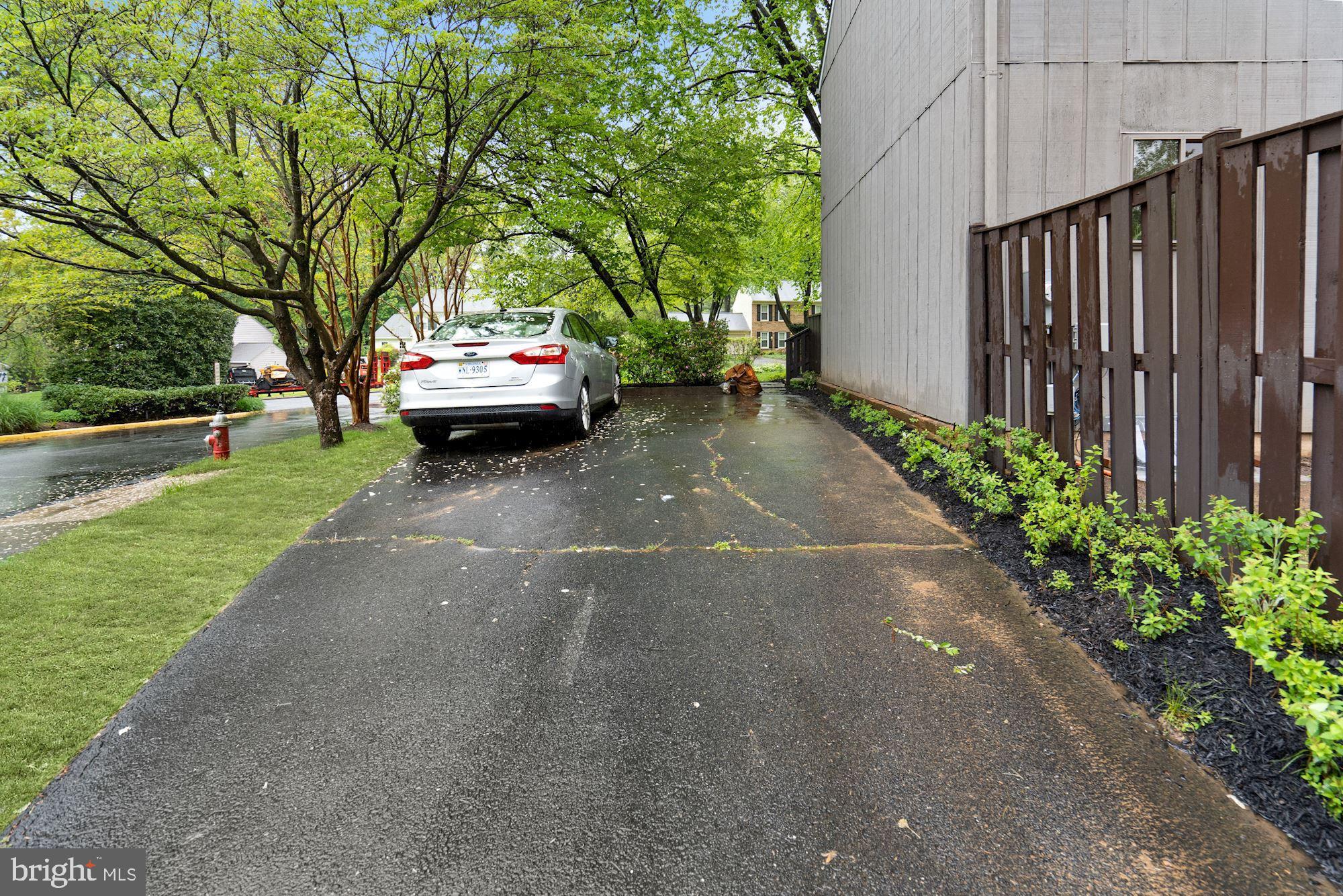 10805 Hunt Club Road Reston, VA 20190 - Photo 39 of 41 Two car parking
