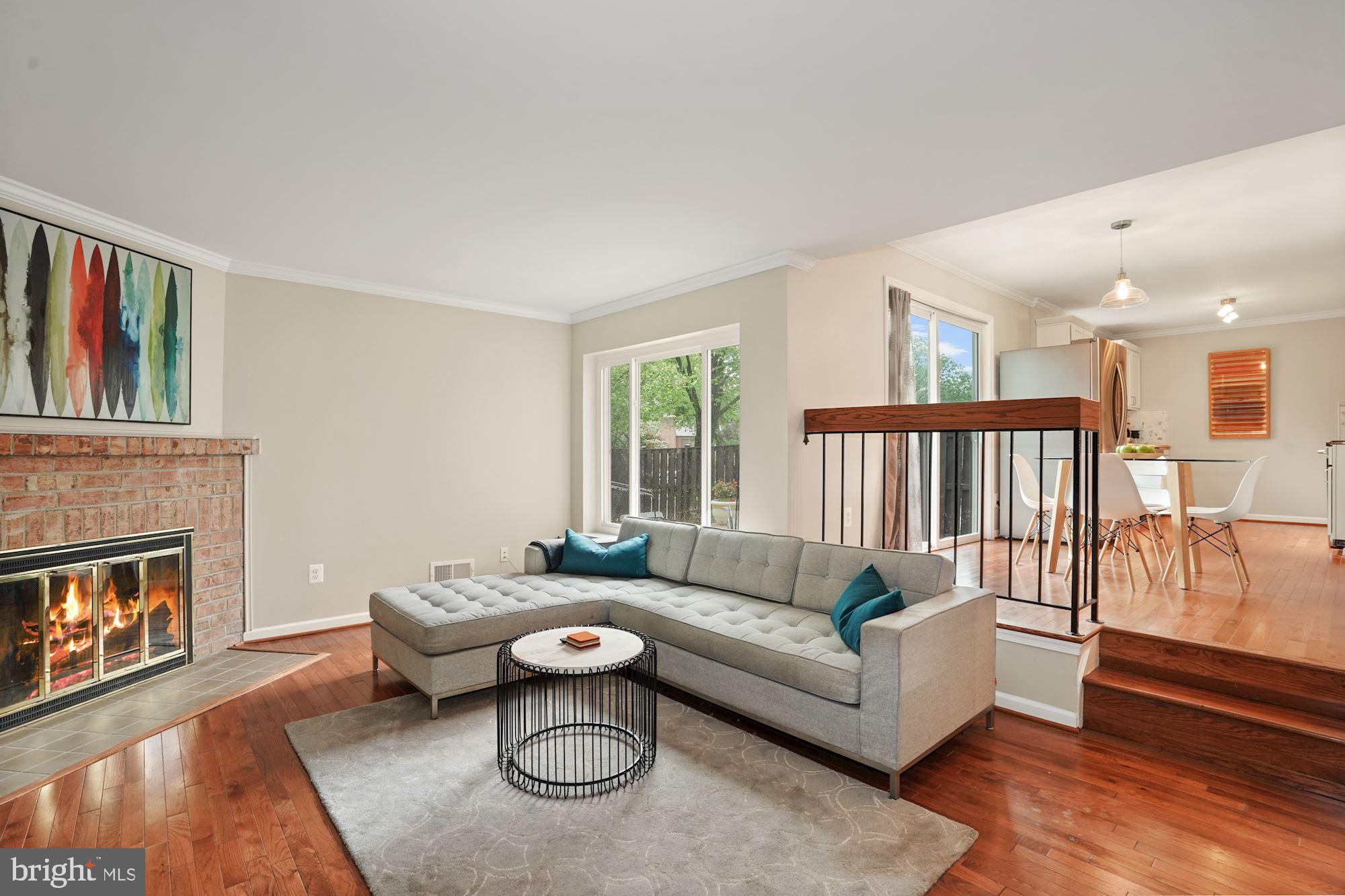 10805 Hunt Club Road Reston, VA 20190 - Photo 8 of 41 Family room