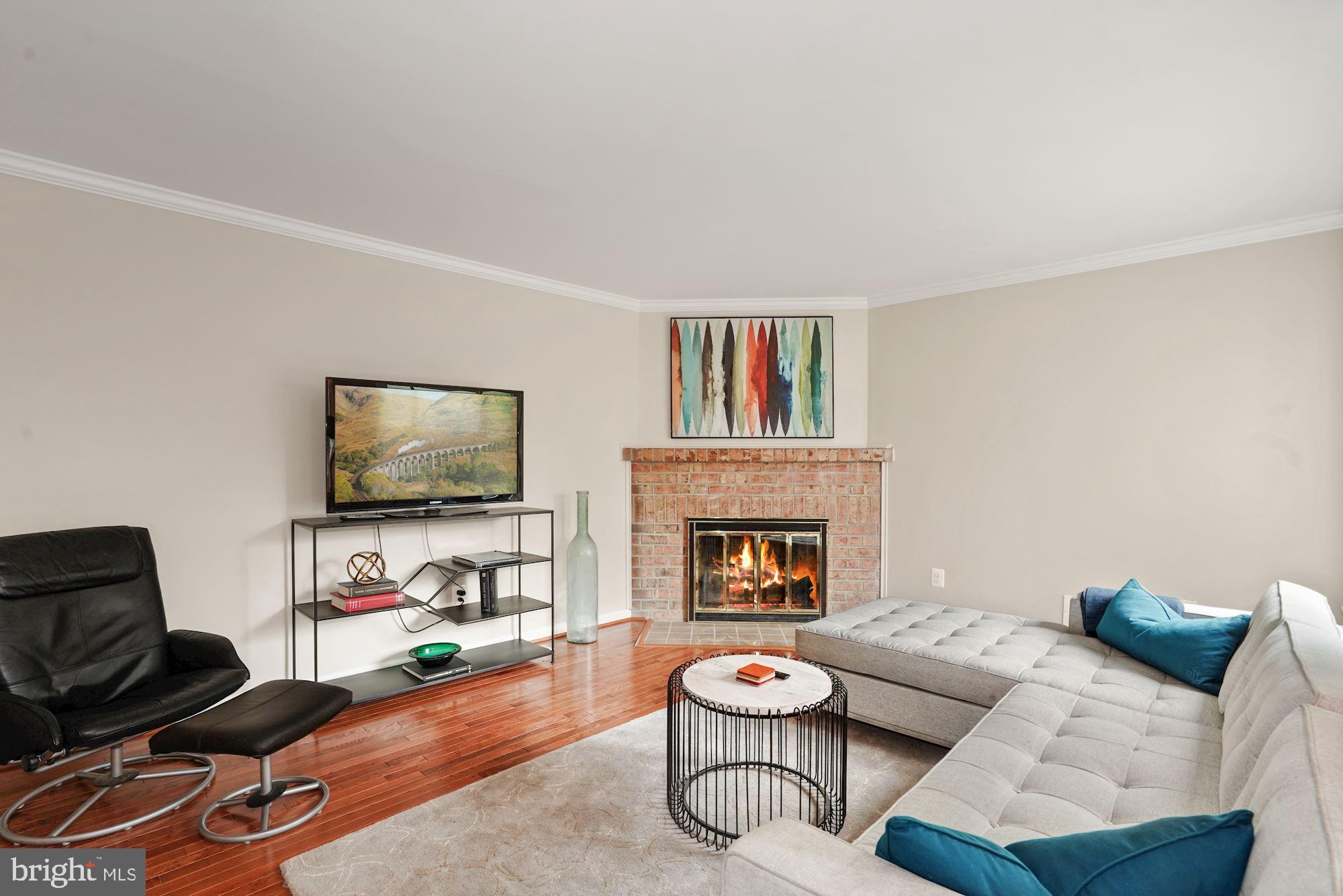 10805 Hunt Club Road Reston, VA 20190 - Photo 9 of 41 Family room