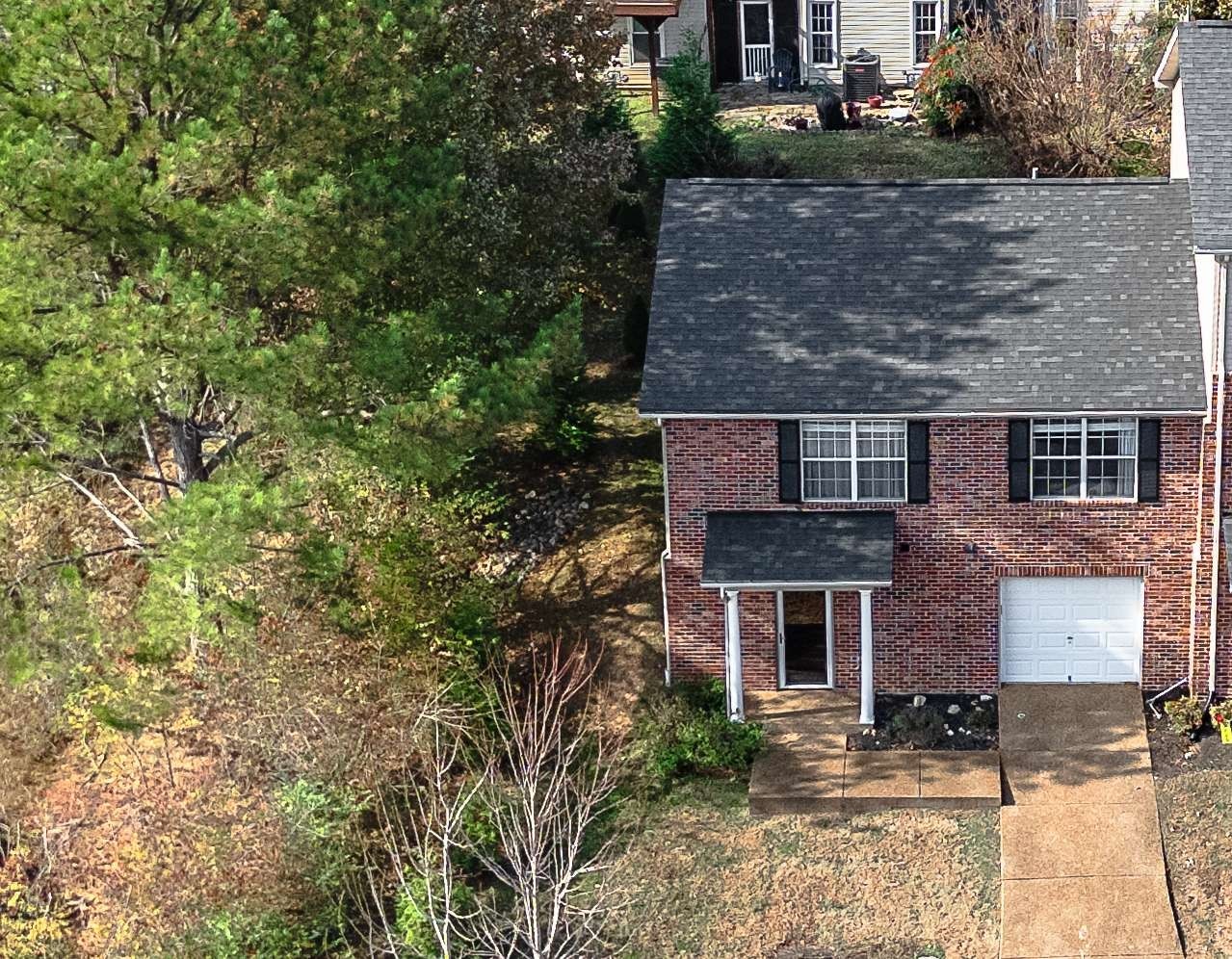 7211 Rye Court Fairview, TN 37062 - Photo 2 of 34 front view of a house with a yard