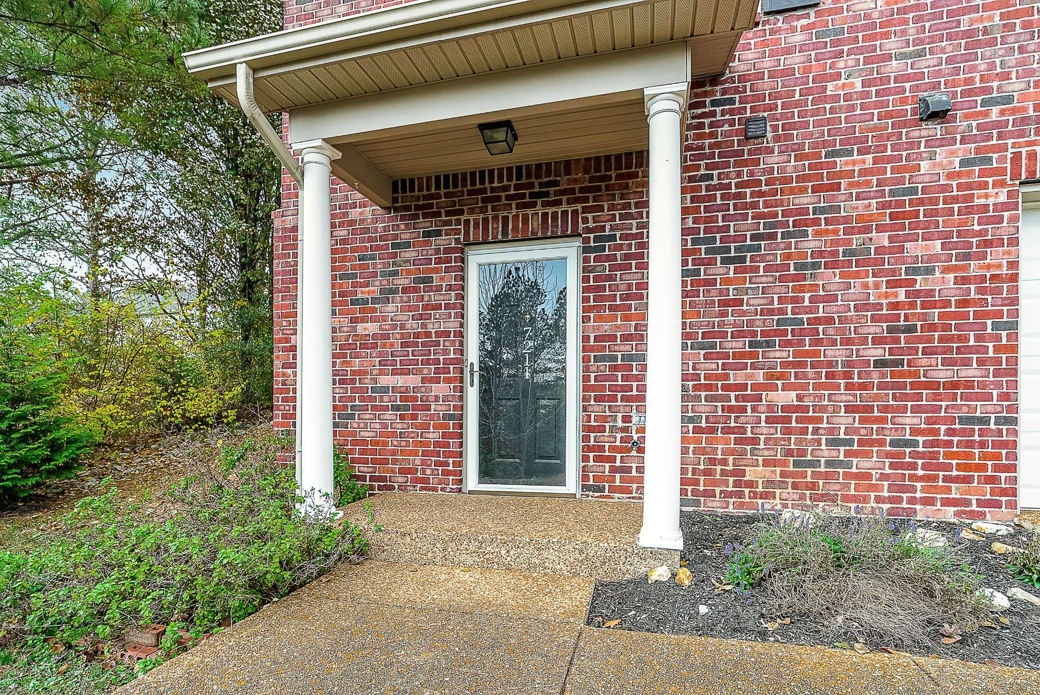 7211 Rye Court Fairview, TN 37062 - Photo 3 of 34 a front view of a house