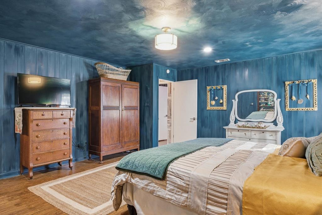 11571 Highway 19 Canton, TX 75103 - Photo 7 of 38 a bedroom with a bed and a television