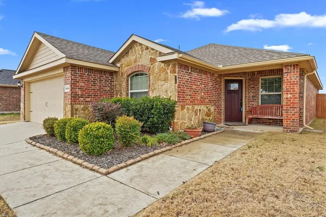 $318,000 | 1401 North Houston Street, Royse City, TX 75189