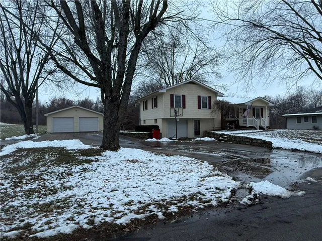 $235,000 | 1670 Roncelli Road, Lexington, MO 64067